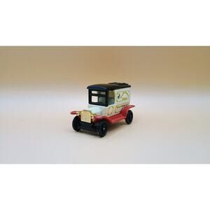 TOMICA 1977 Type-T Ford Mills Baking Co. “Happy Home Bread” | F11-1- Japan